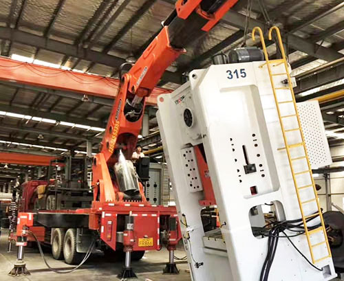 射阳县附近随车吊出租，轻松解决运输难题