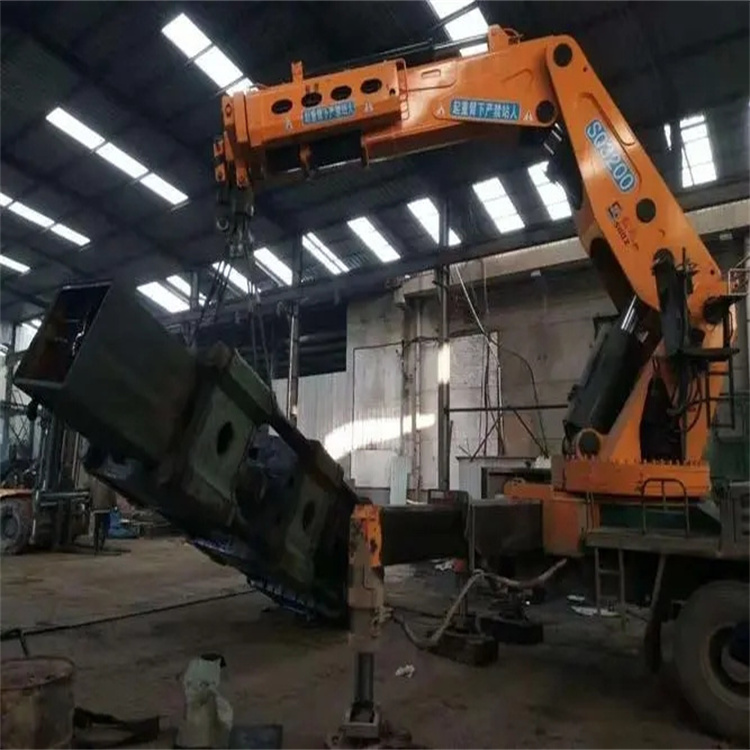 射阳县130吨折臂吊车出租吊机租赁附近电话